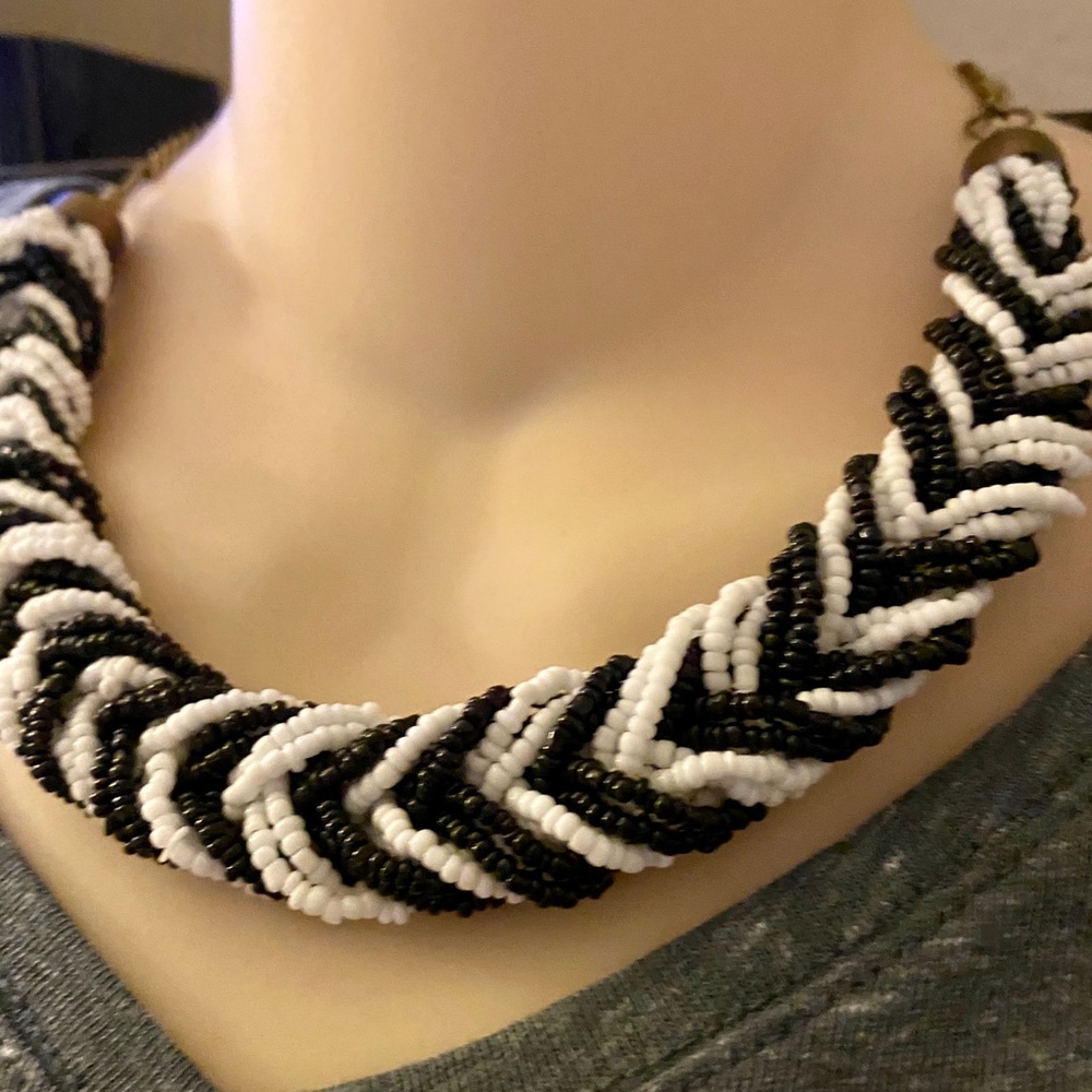 Beautiful black & white striped seed bead necklace